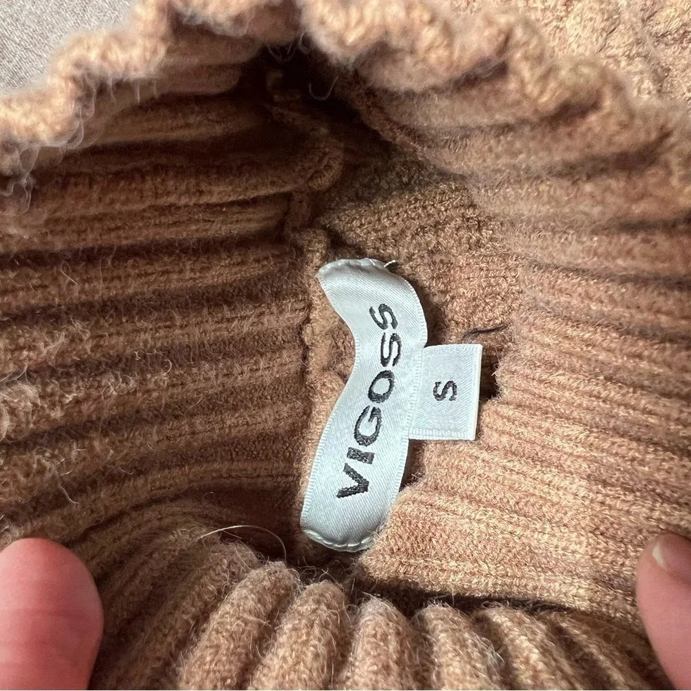 Vigoss Camel Cable Knit Turtleneck Sweater vest - Picture 4 of 4